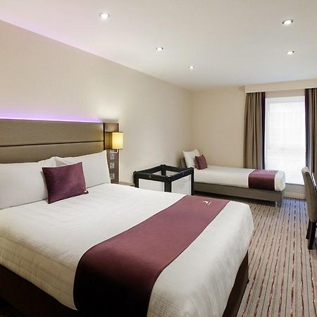 Premier Inn เซเวโนคส์ ภายนอก รูปภาพ