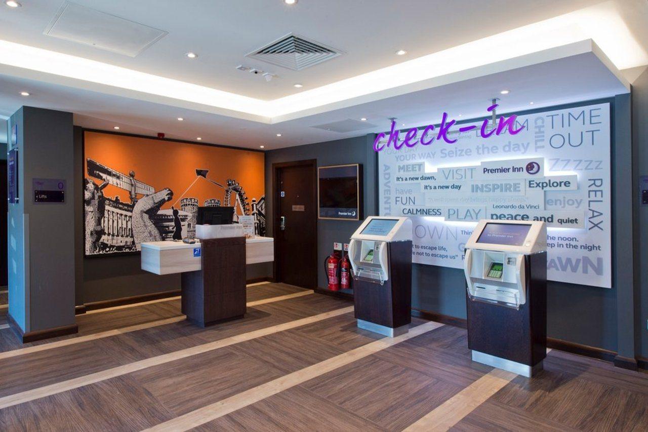 Premier Inn เซเวโนคส์ ภายนอก รูปภาพ