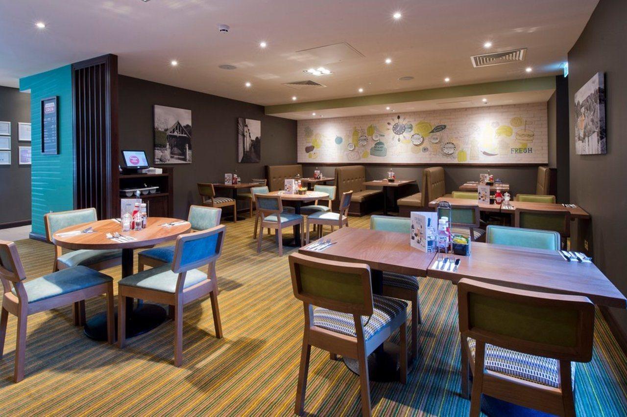 Premier Inn เซเวโนคส์ ภายนอก รูปภาพ